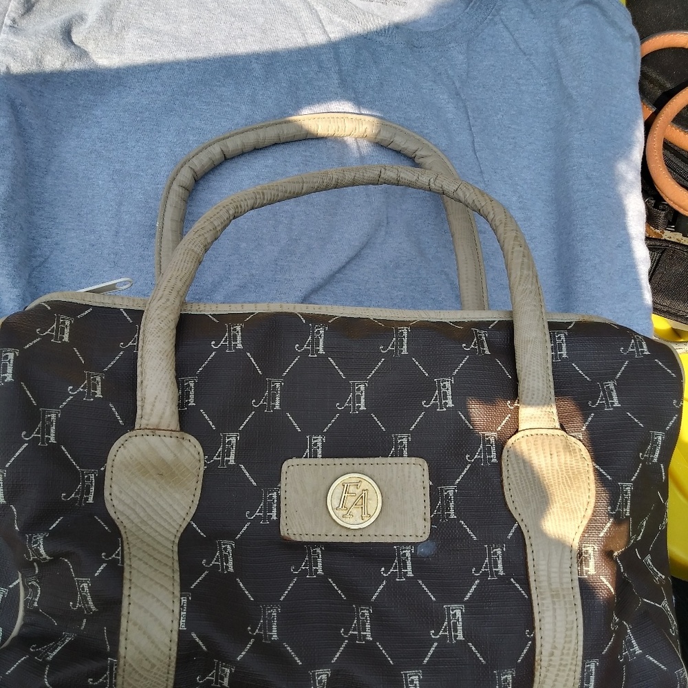 Two hand bag purses - Picture 2 of 2